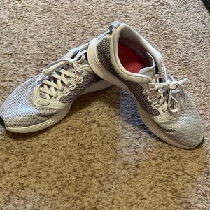 Women’s Size 8 Grey Nike Sneakers
